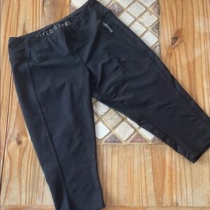 3/20$ Reebok Black Capri Performance Leggings